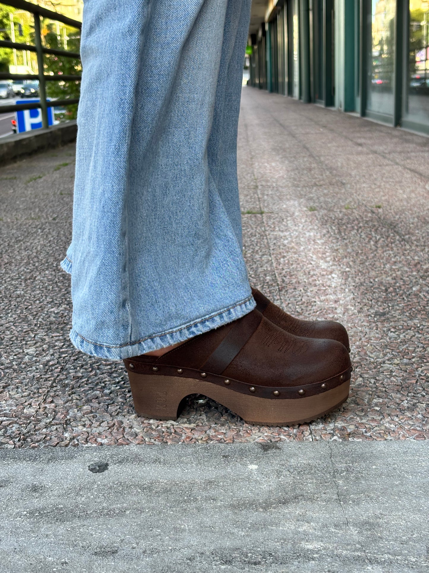 Leather mule with wooden heel