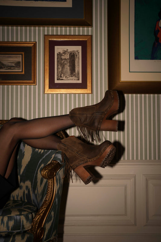 Botas de piel marrón con tacón alto