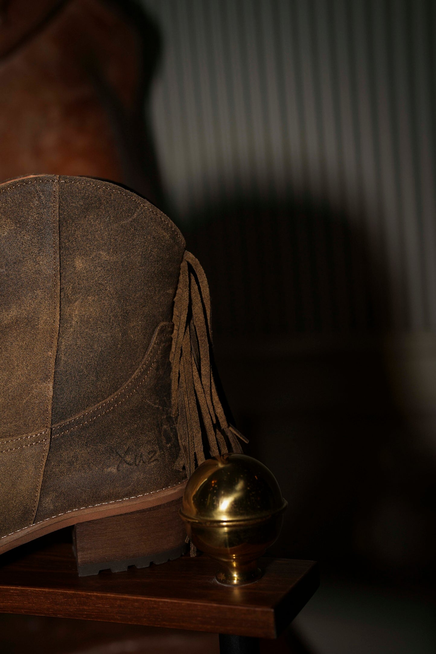 Botas em pele castanho com franjas