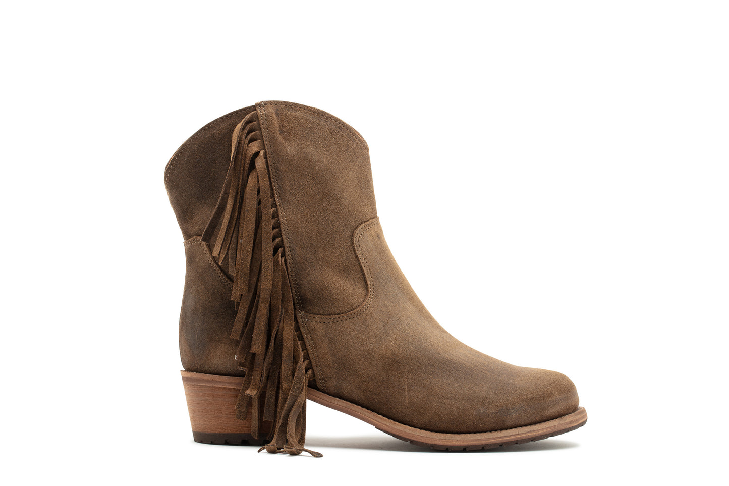 Botas de piel con flecos.