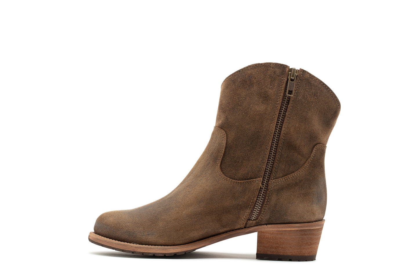 Botas de piel con flecos.