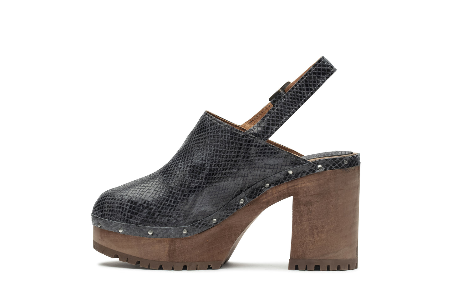 Zueco con tacón de madera