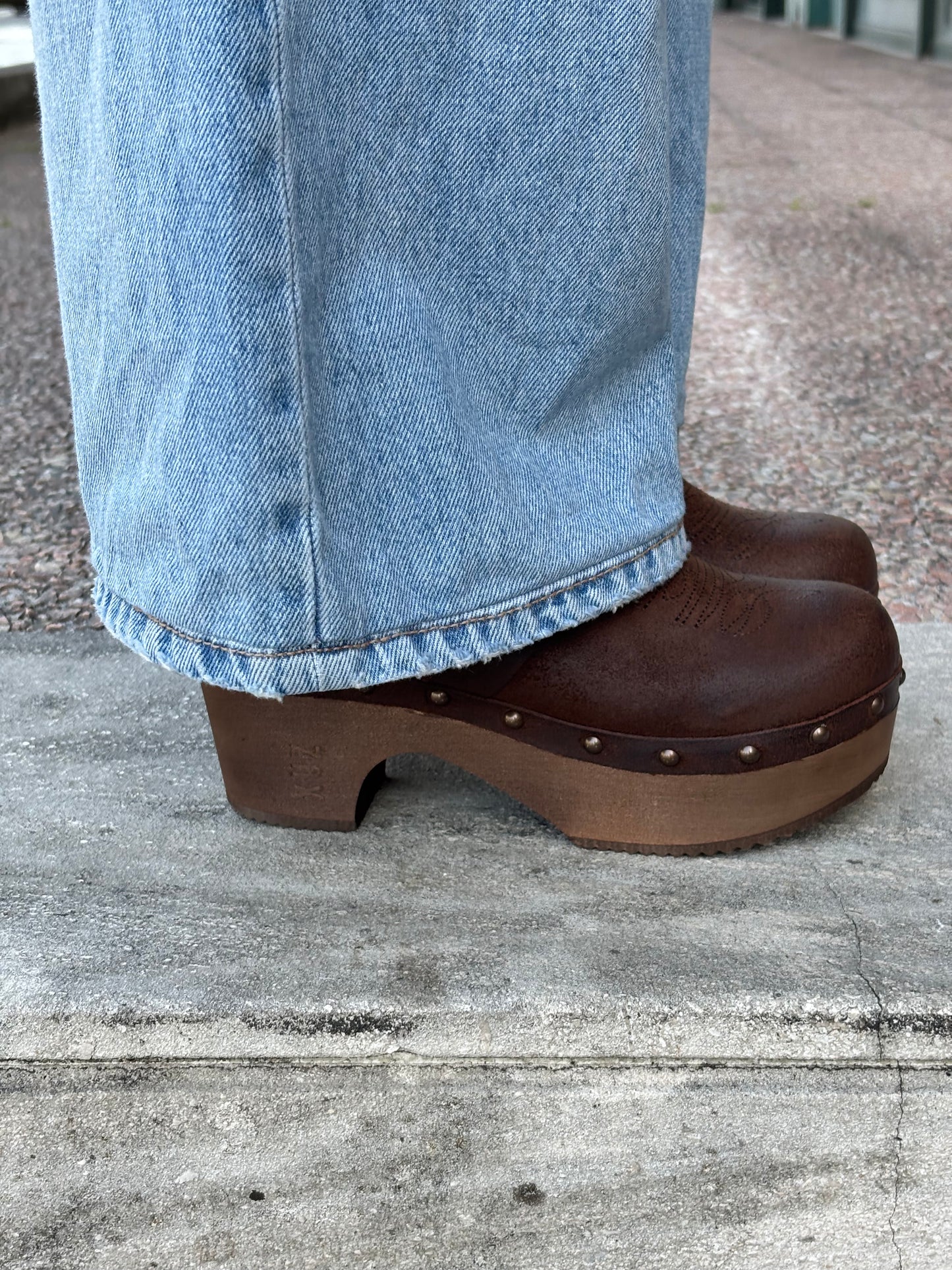 Leather mule with wooden heel