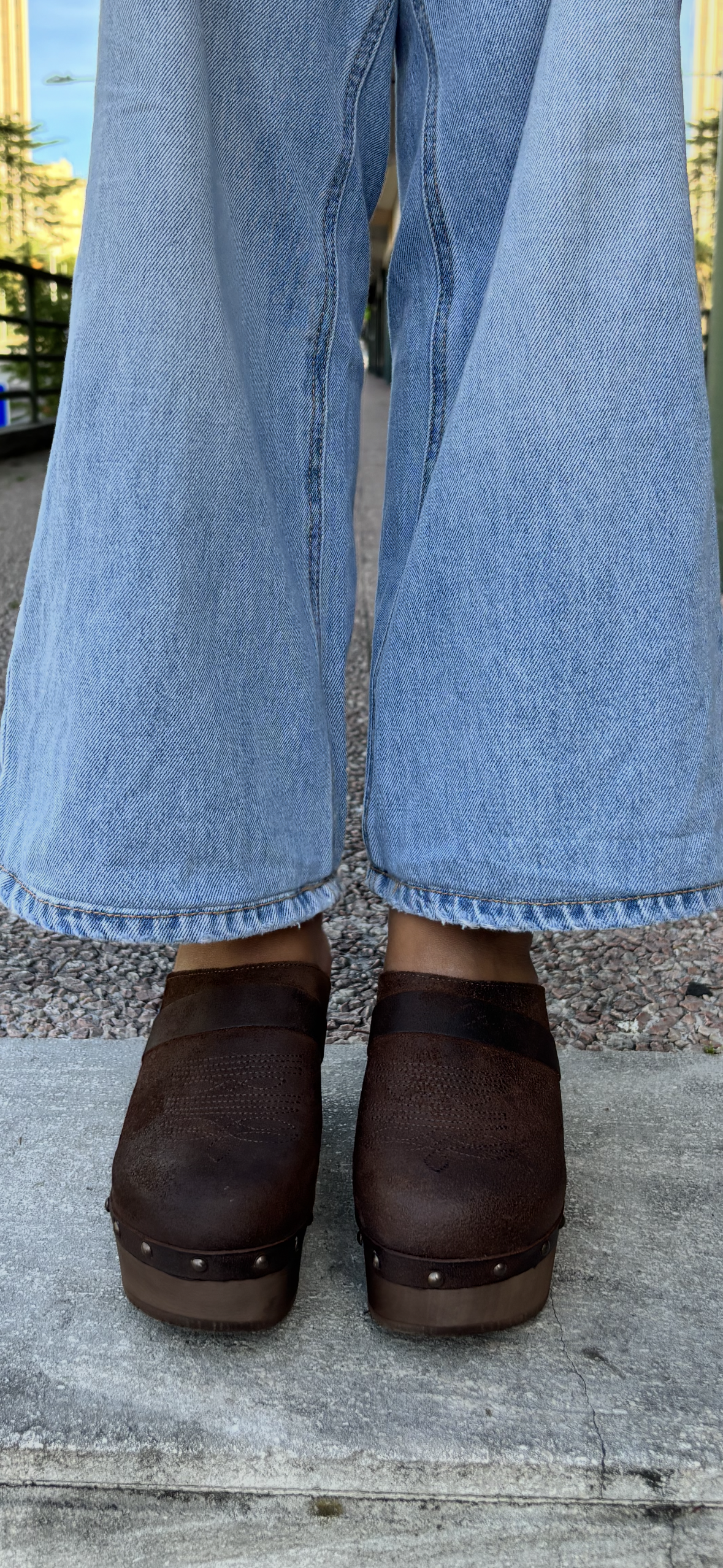 Leather mule with wooden heel