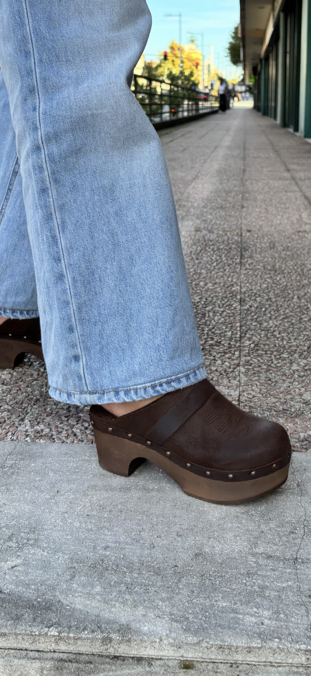 Leather mule with wooden heel