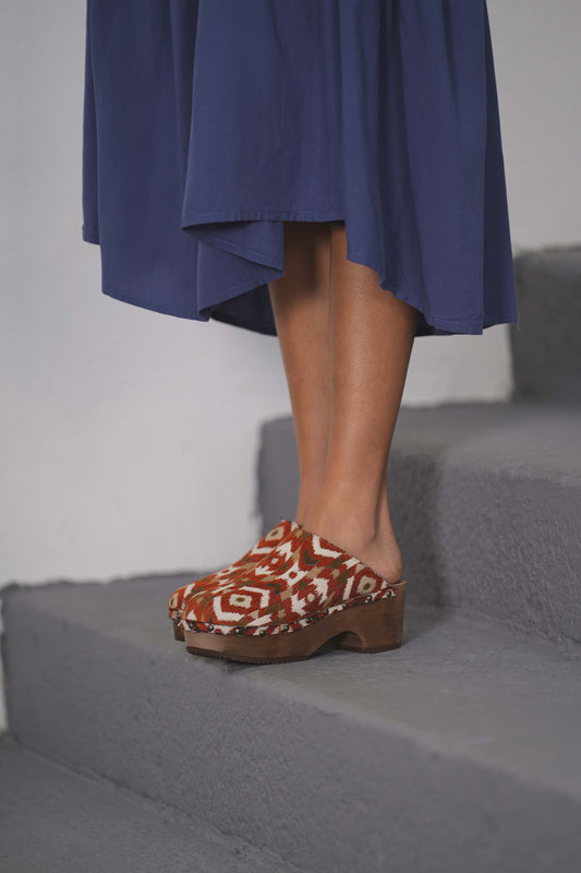 Soca baixa em madeira