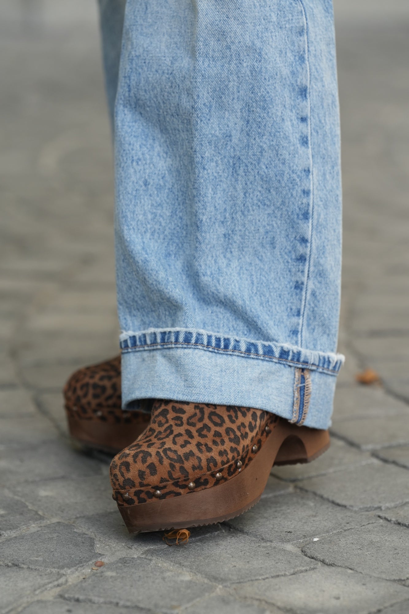 Soca en piel con tacón de madera