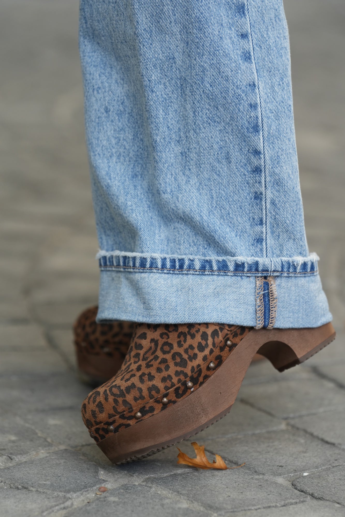 Soca en piel con tacón de madera