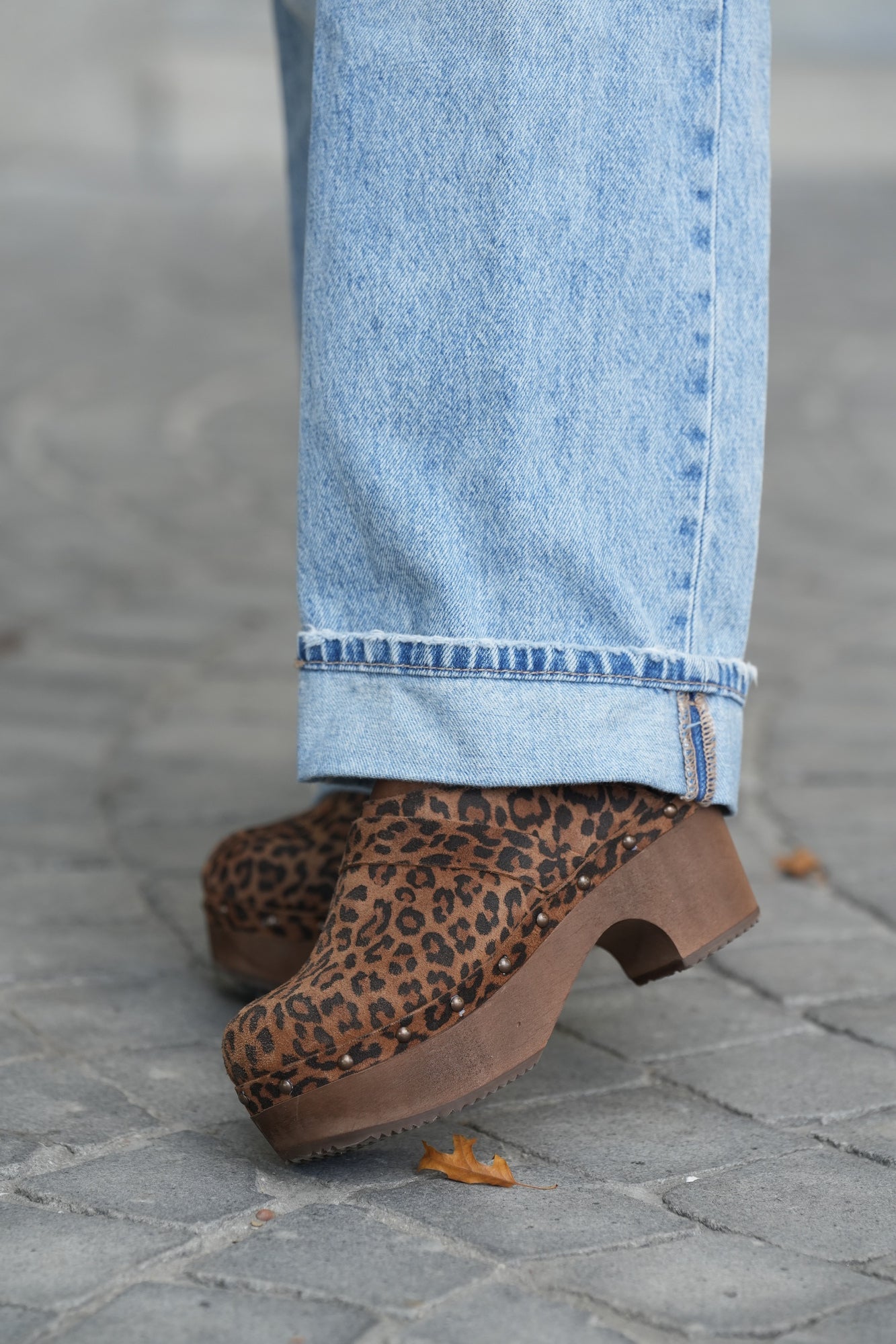 Soca en piel con tacón de madera