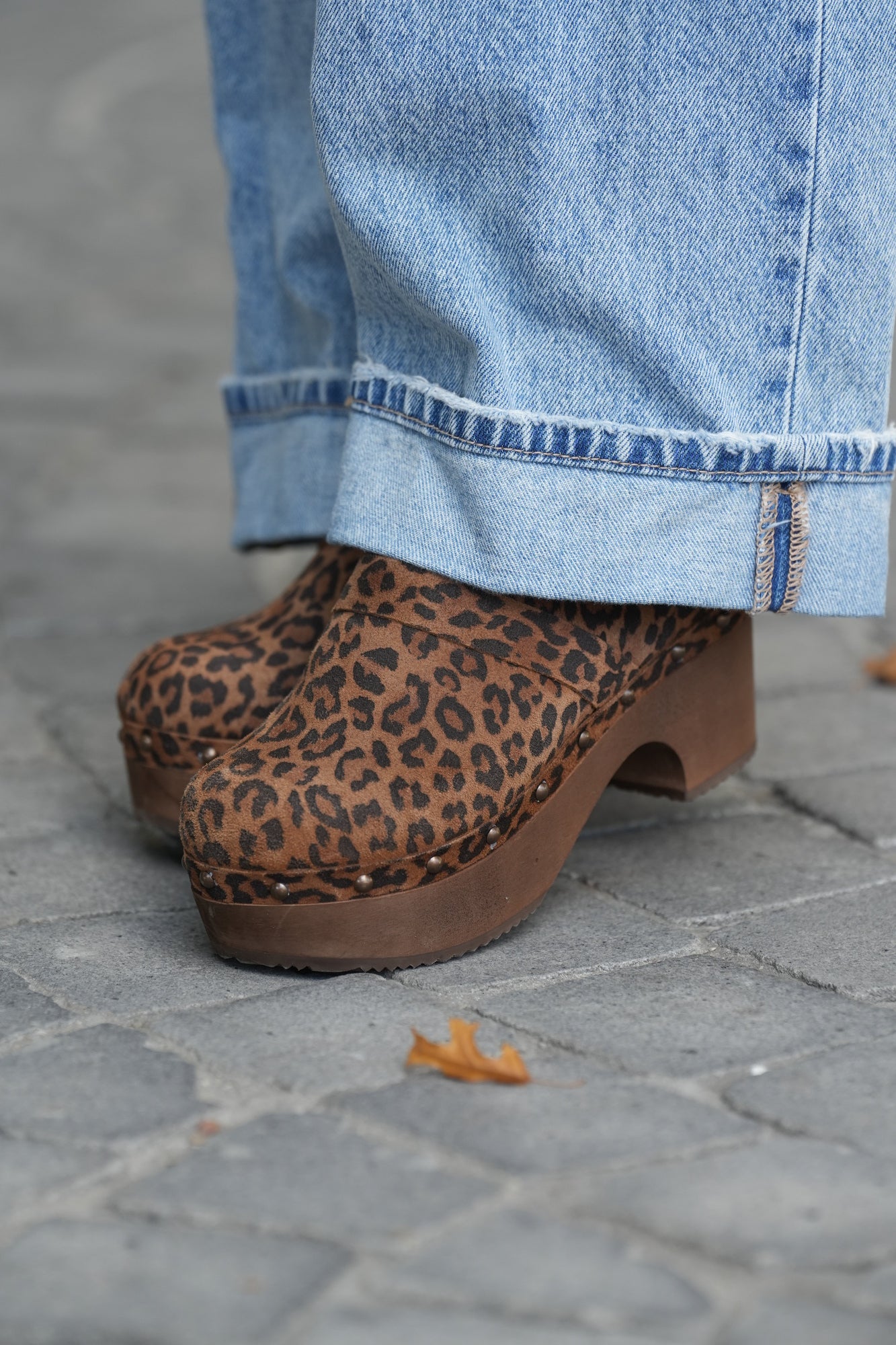 Soca en piel con tacón de madera