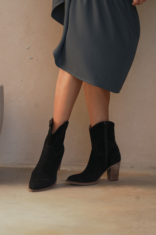 Black boots with heel