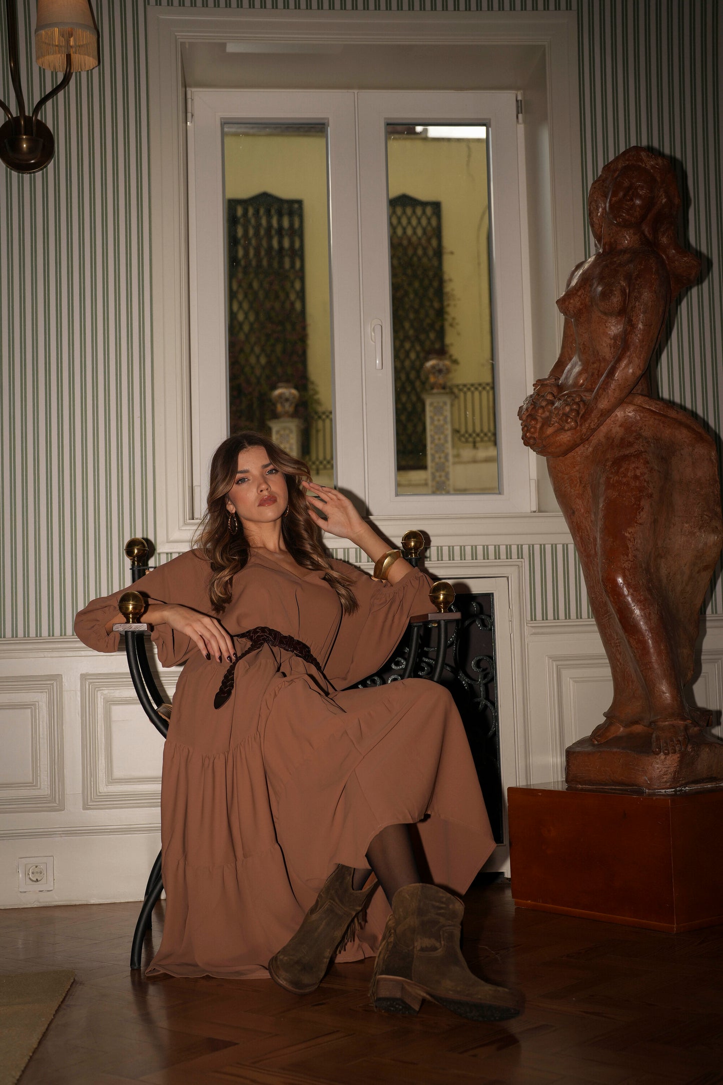 Botas em pele castanho com franjas