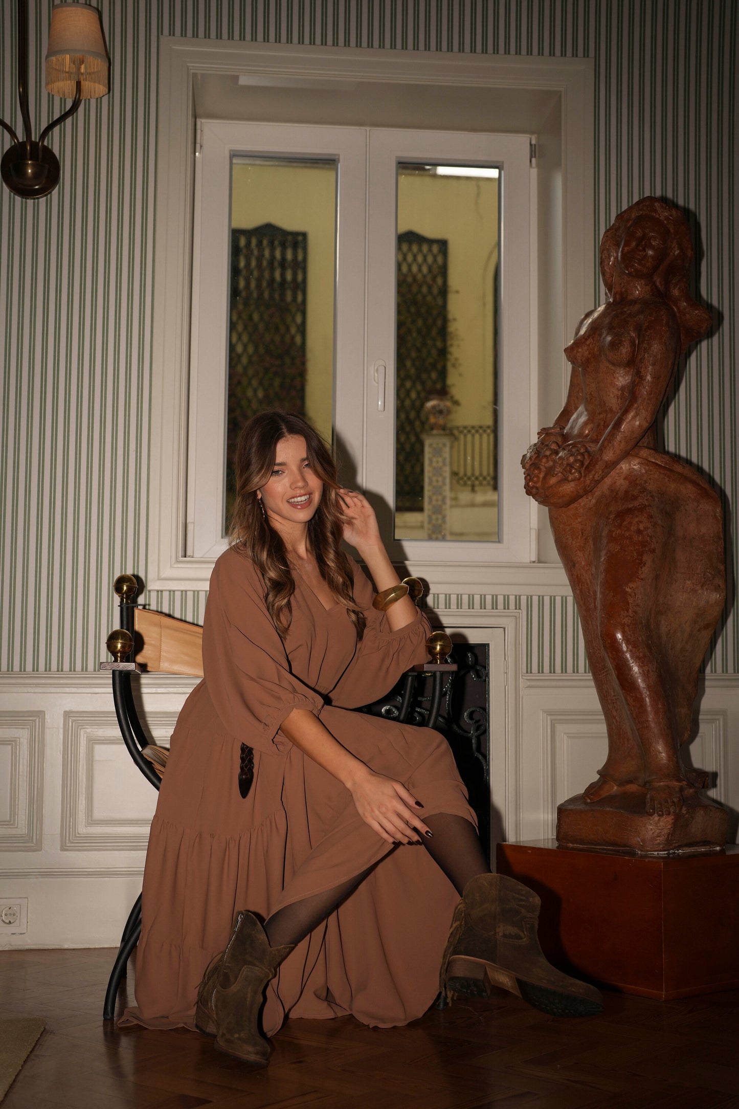 Botas em pele castanho com franjas