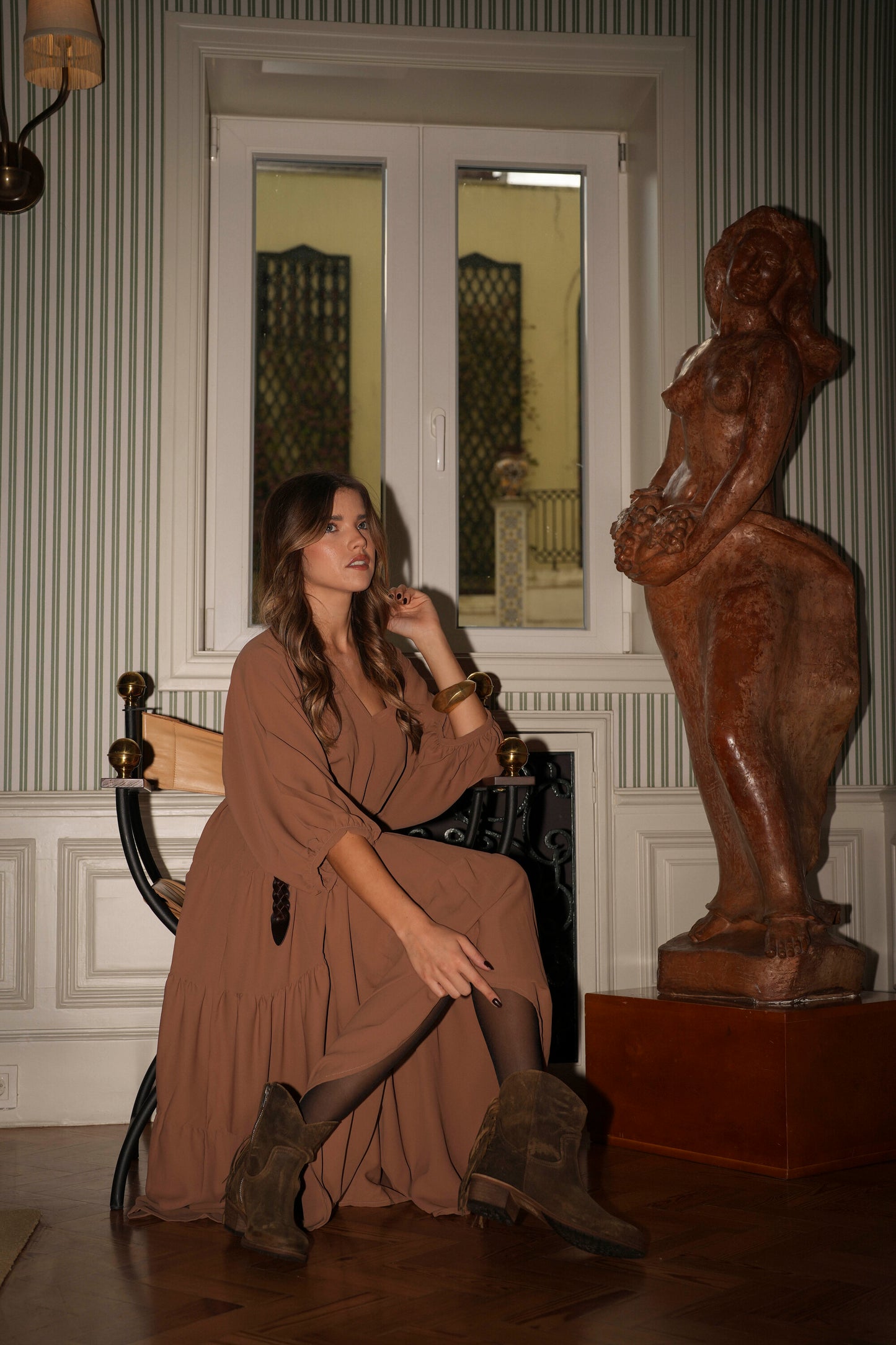 Botas em pele castanho com franjas