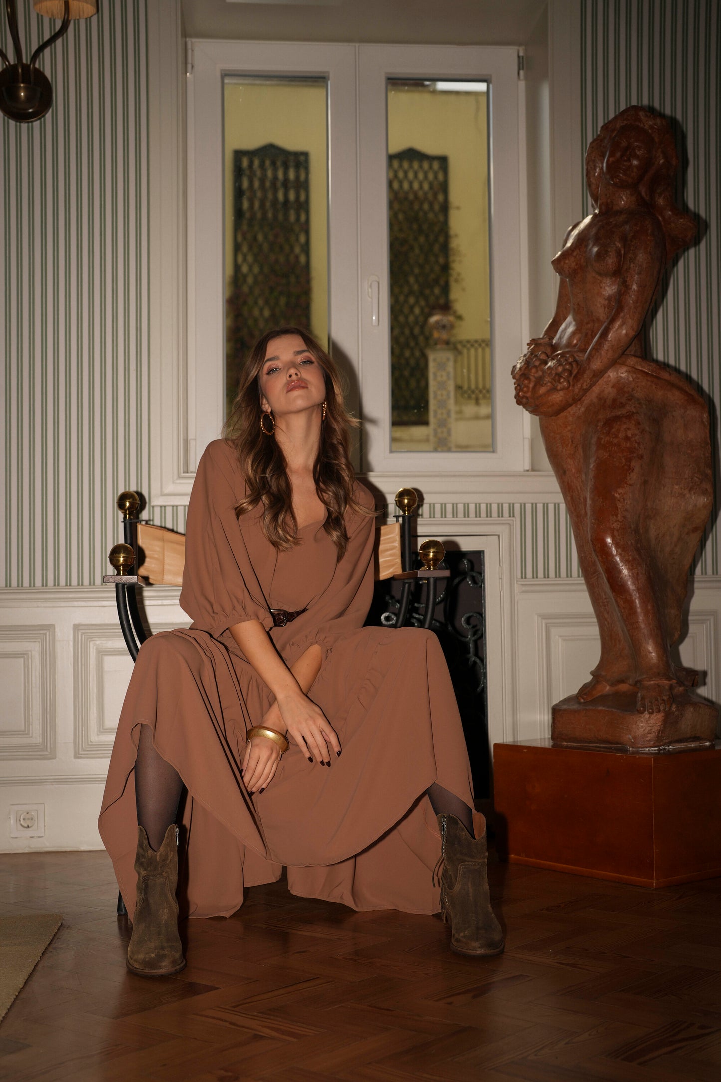 Botas em pele castanho com franjas