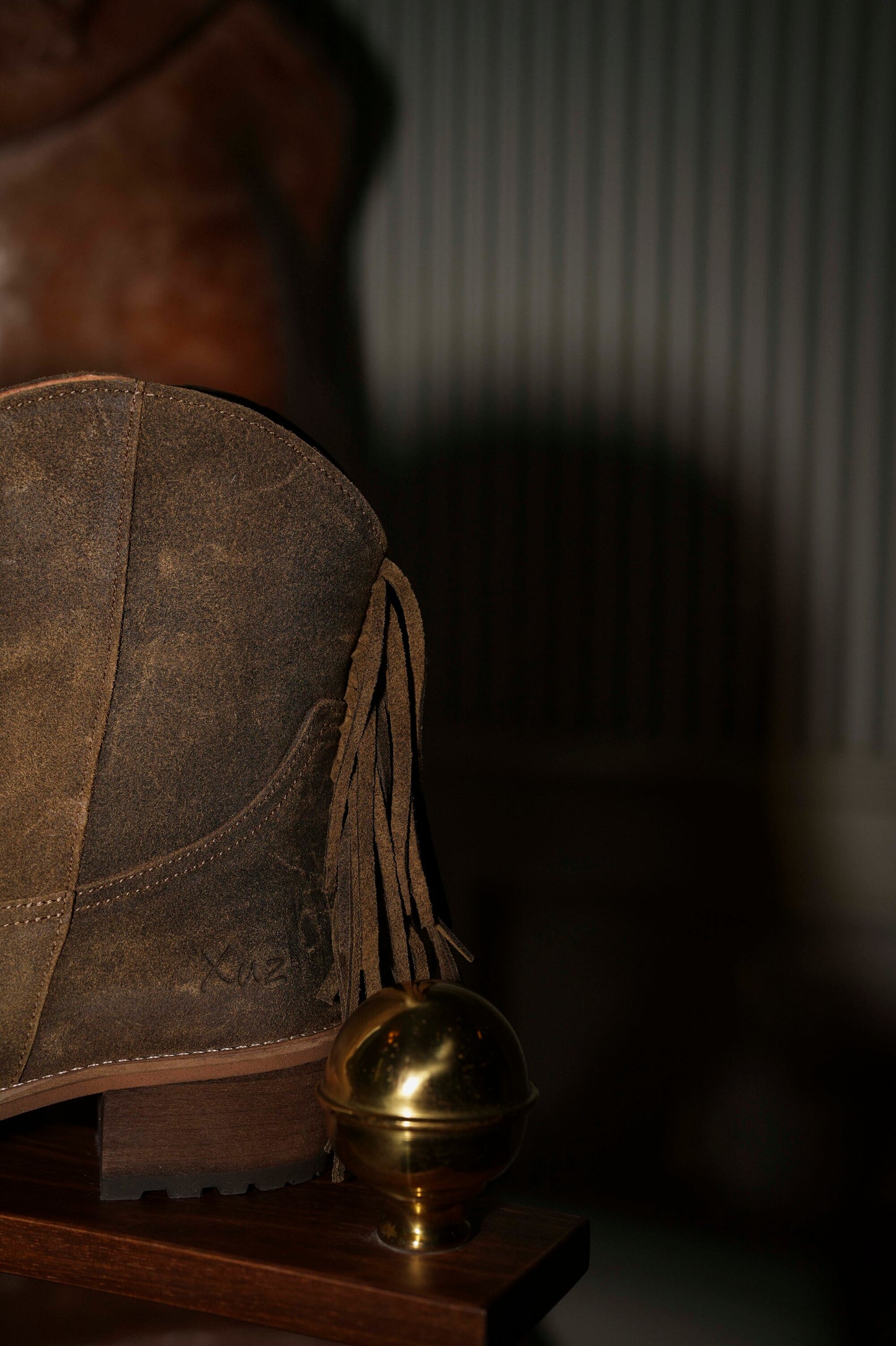 Botas em pele castanho com franjas