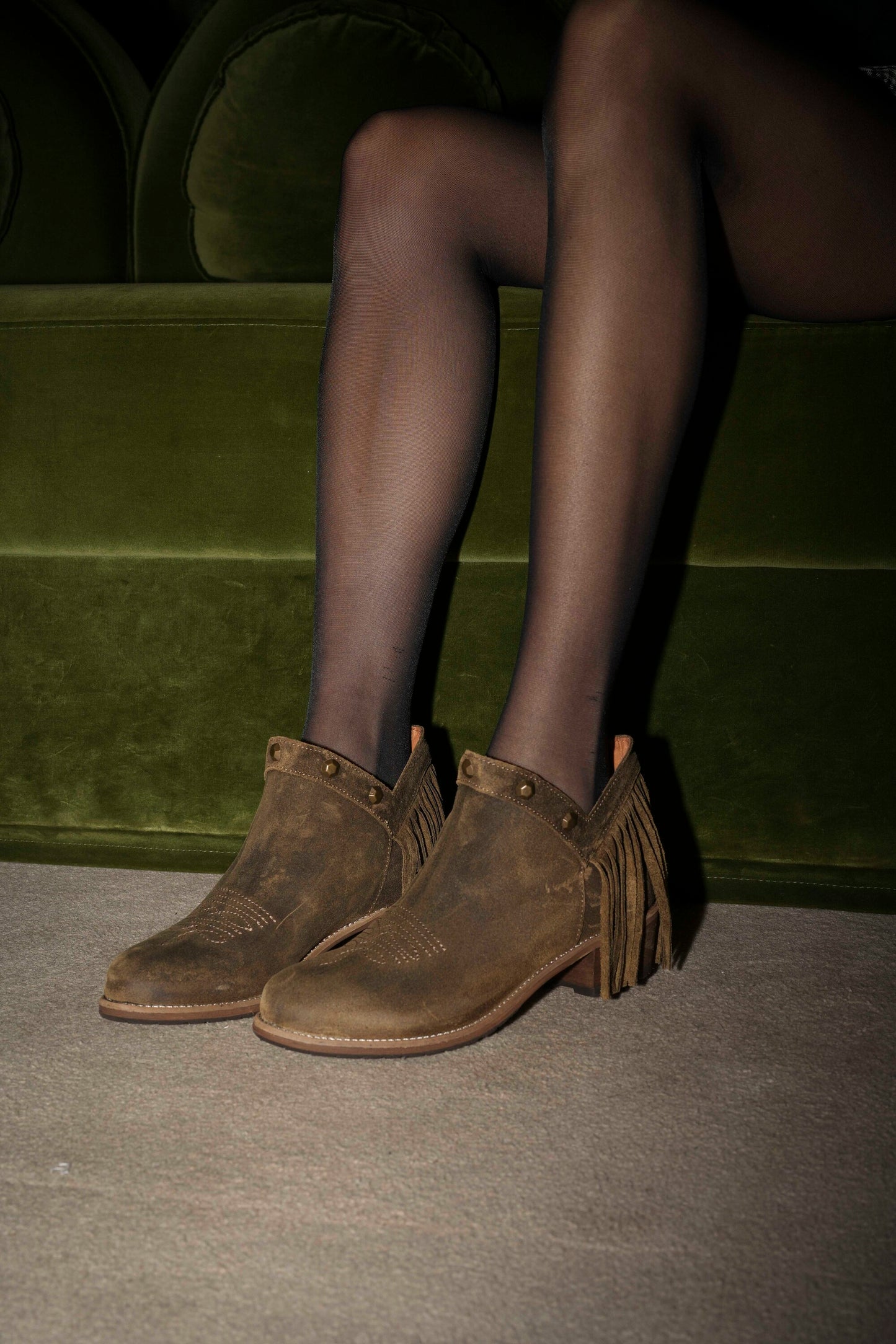 Botas em pele castanho com franjas