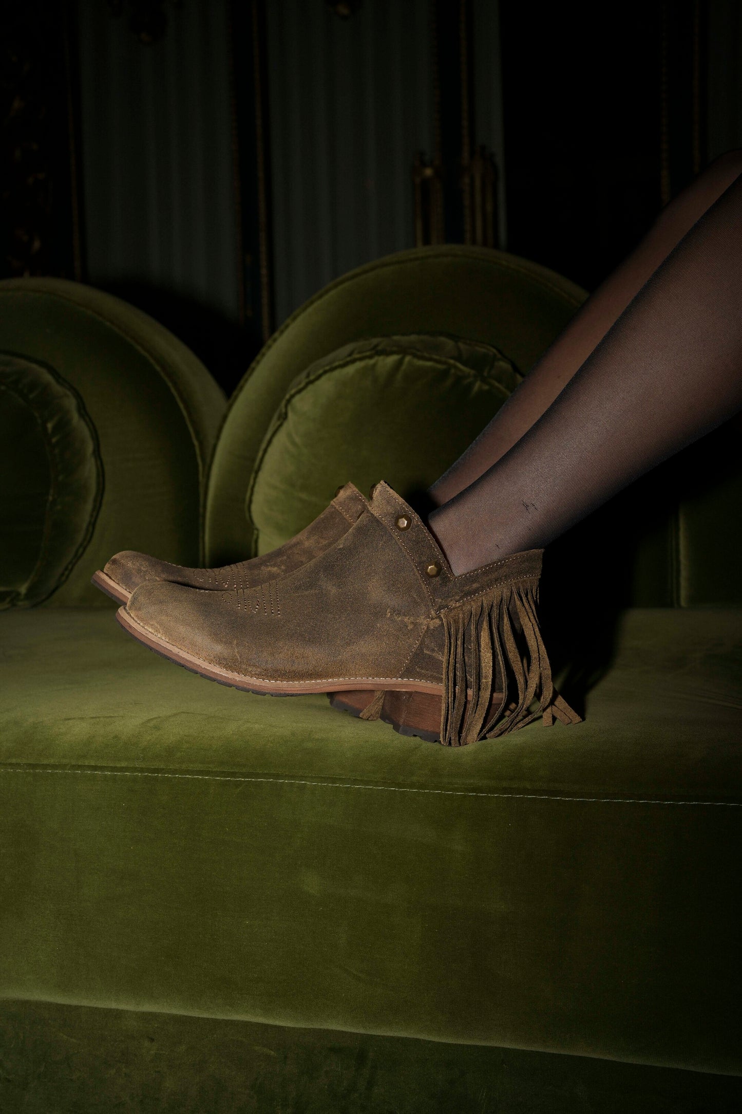 Botas em pele castanho com franjas