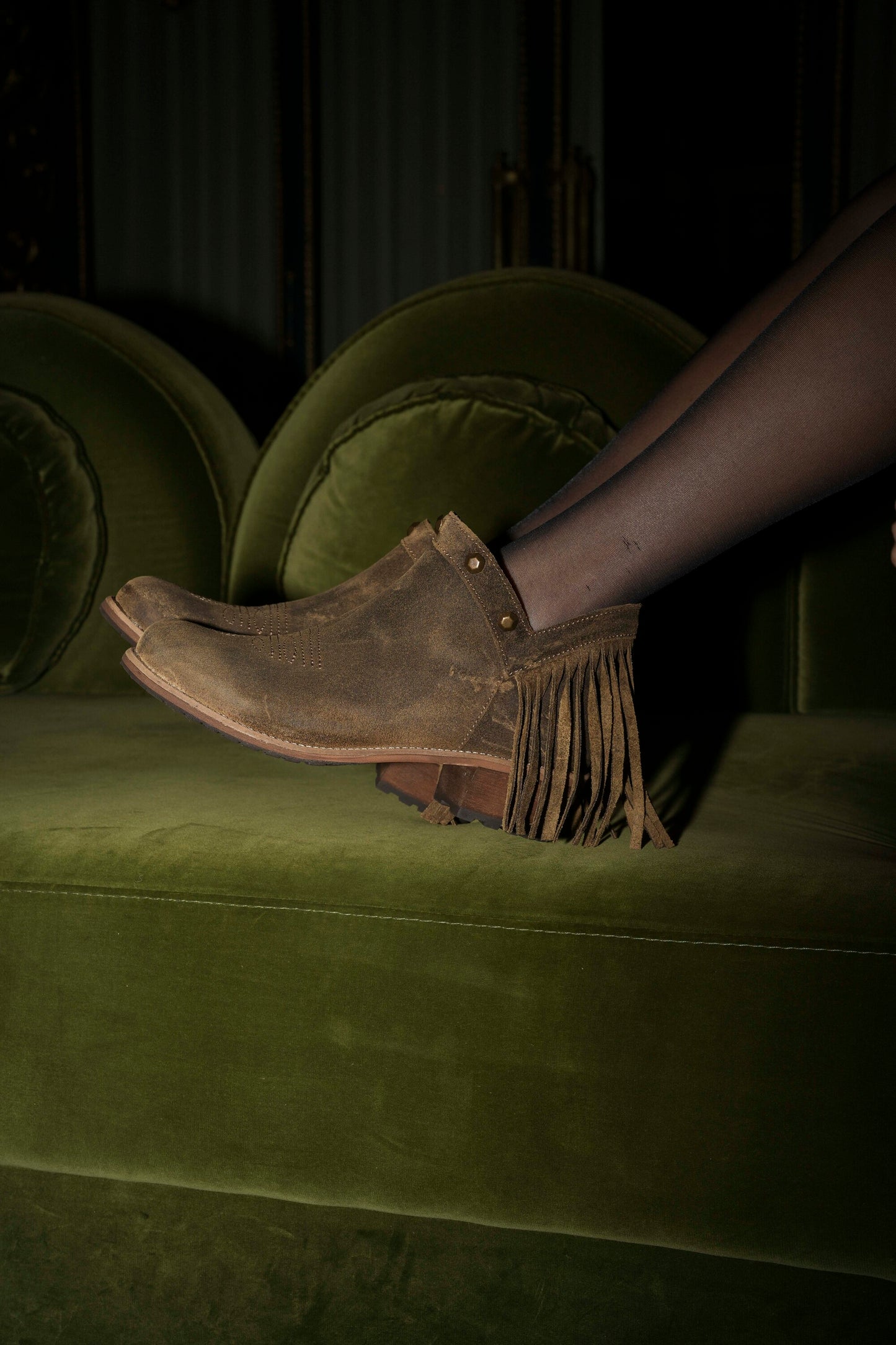 Botas em pele castanho com franjas