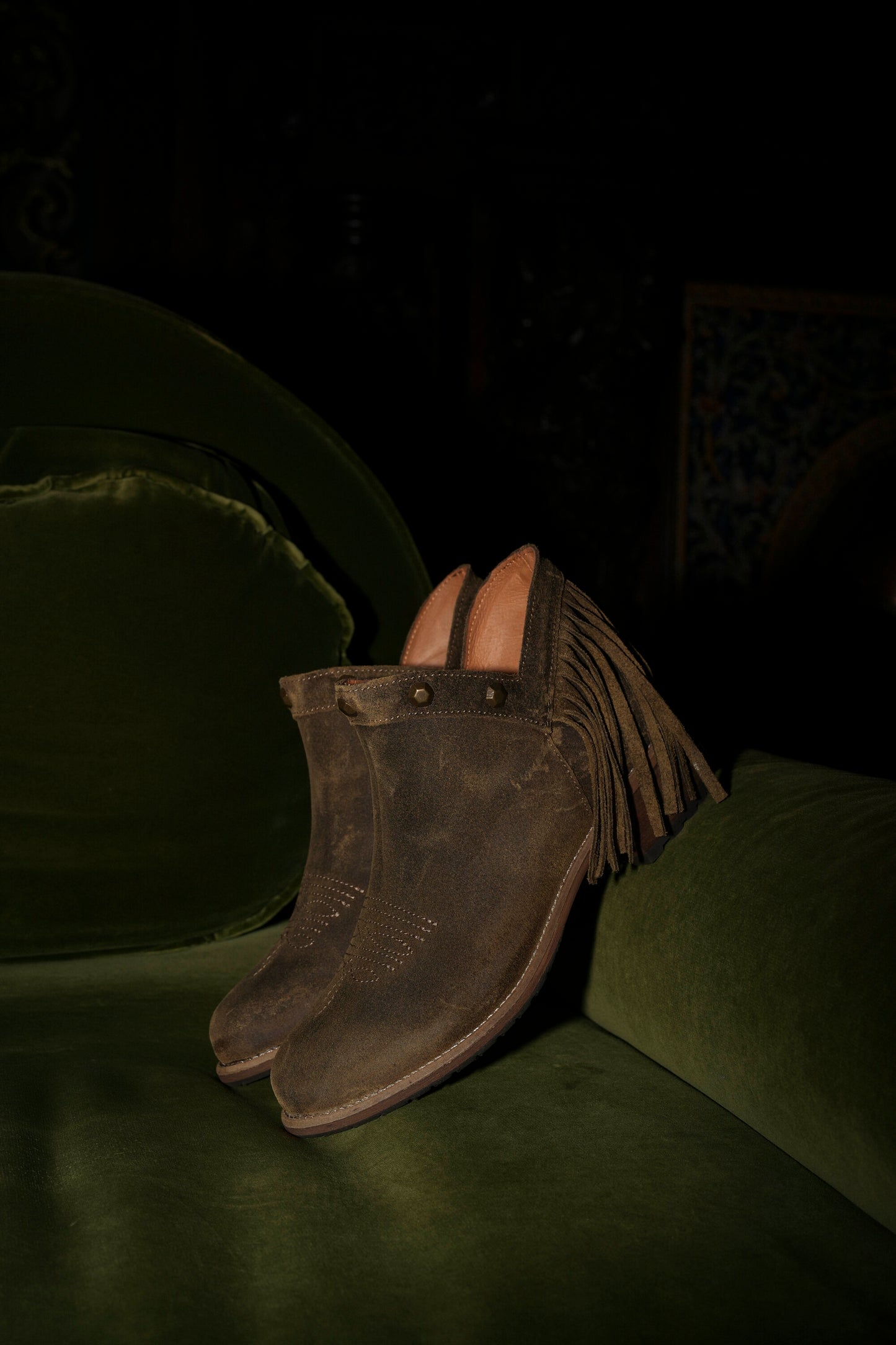 Botas em pele castanho com franjas