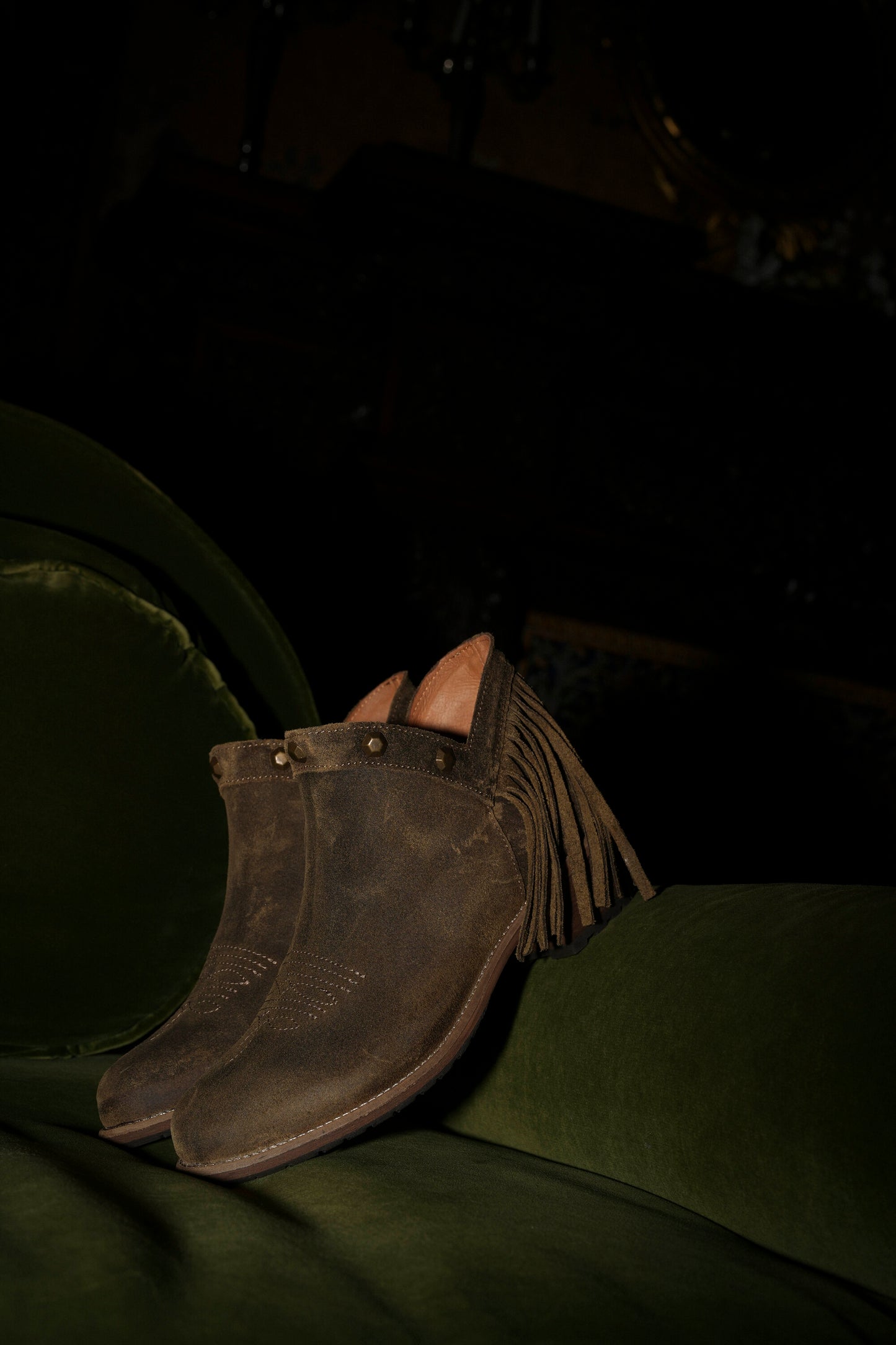 Botas em pele castanho com franjas