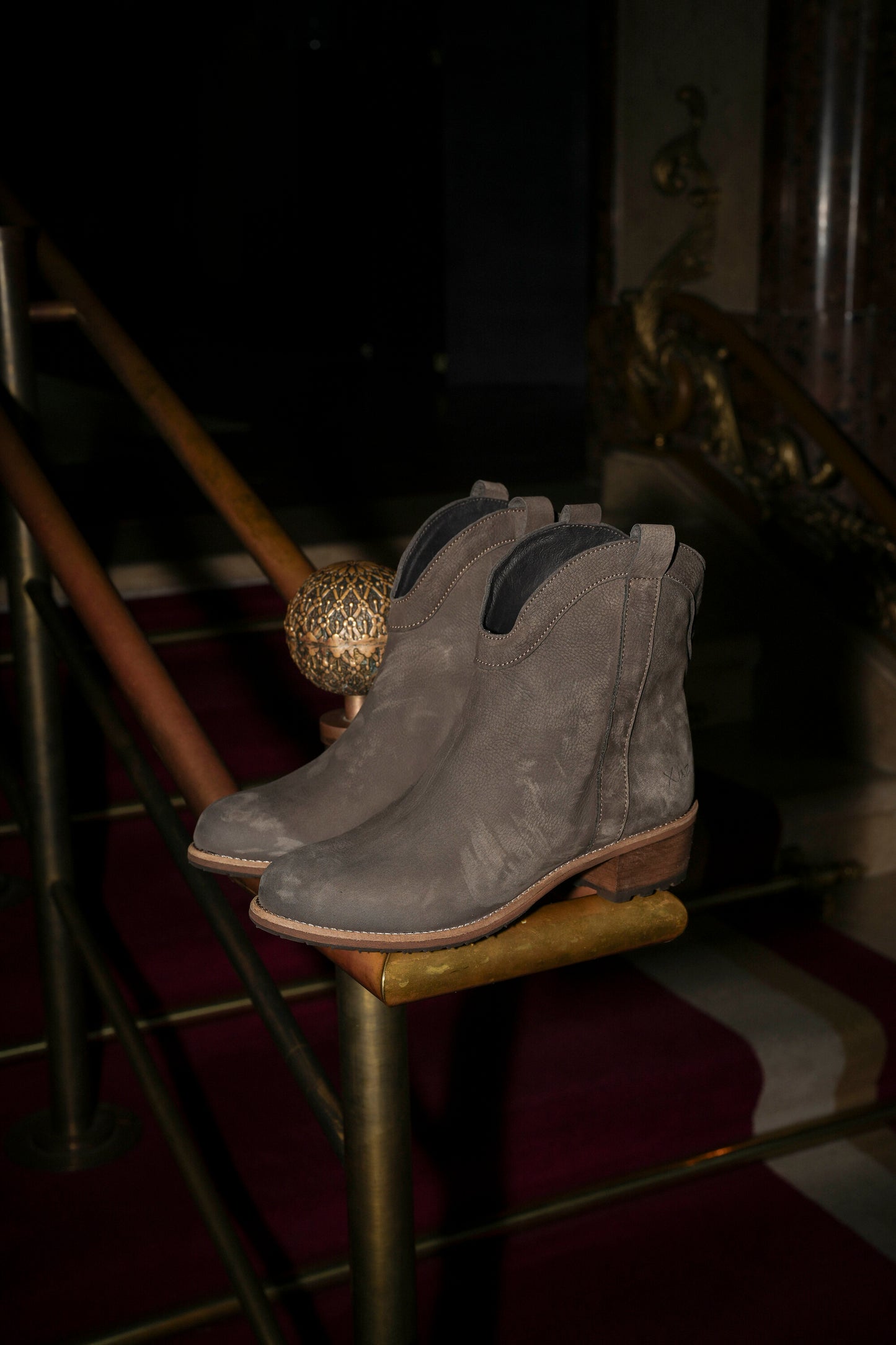 Botas em pele castanho