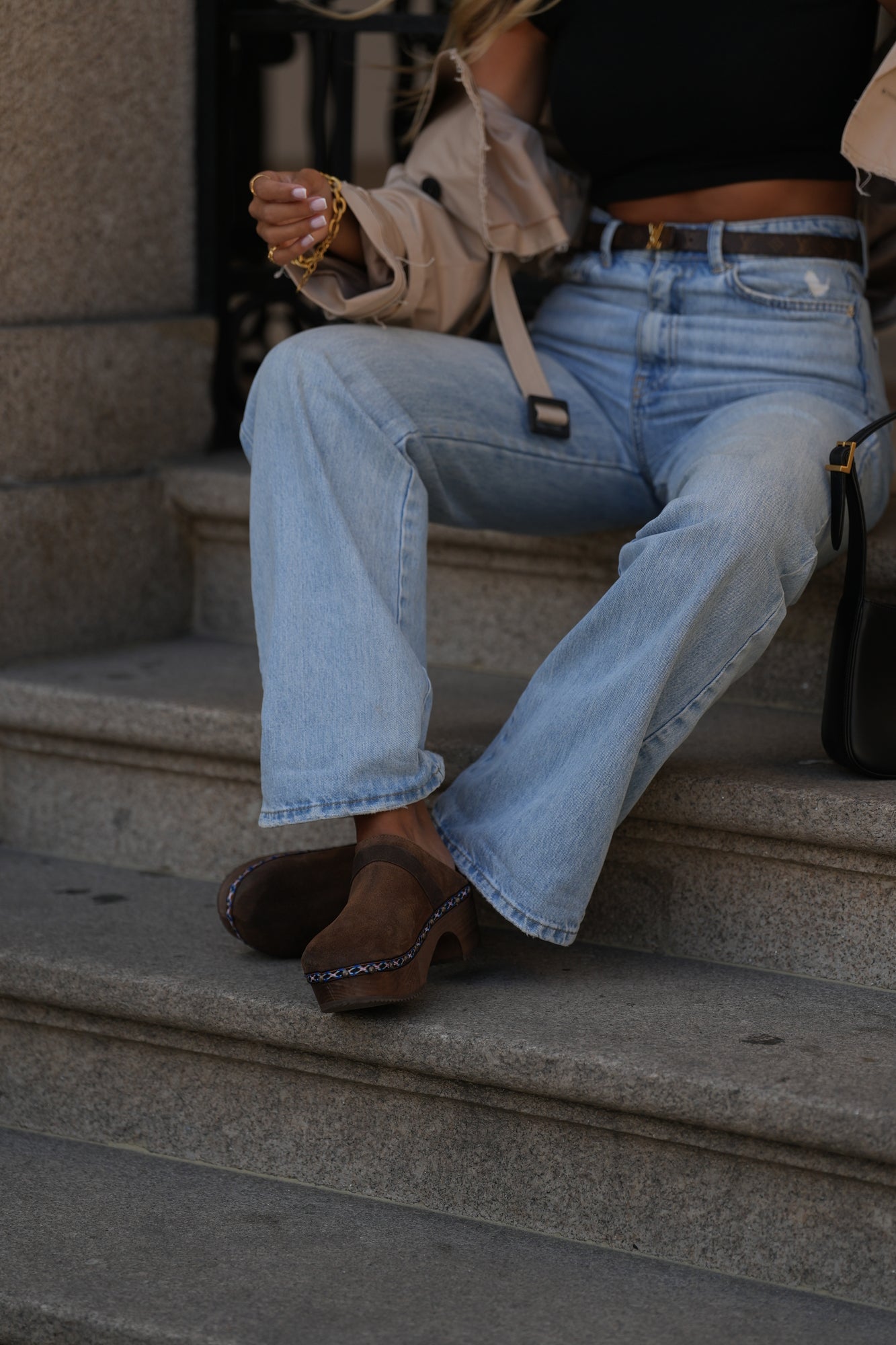 Low wooden clog