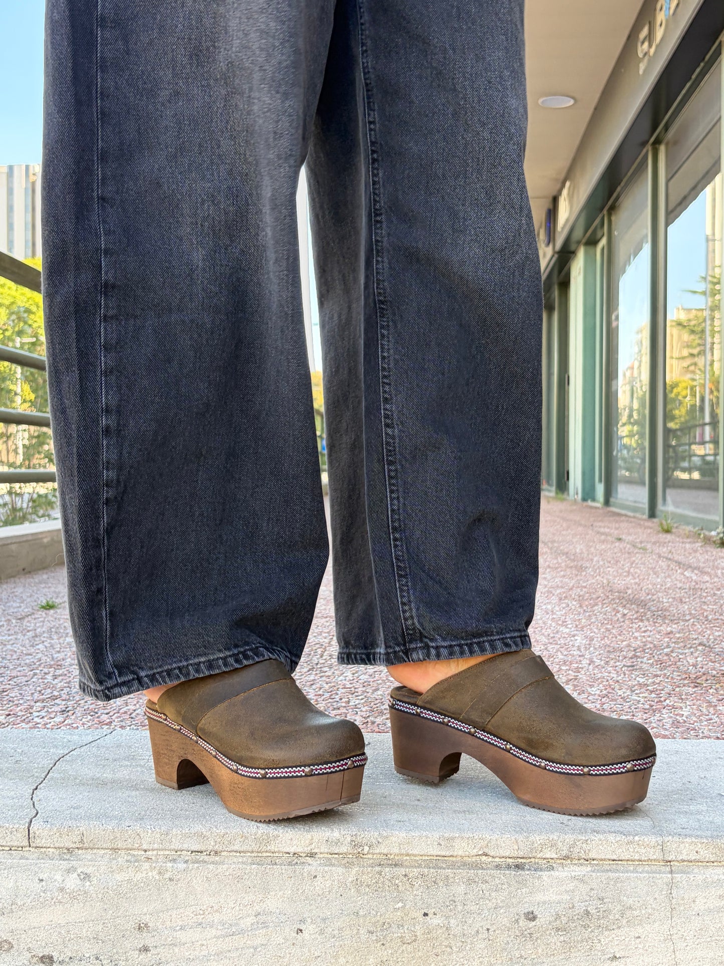 Lederclogs mit Holzabsatz