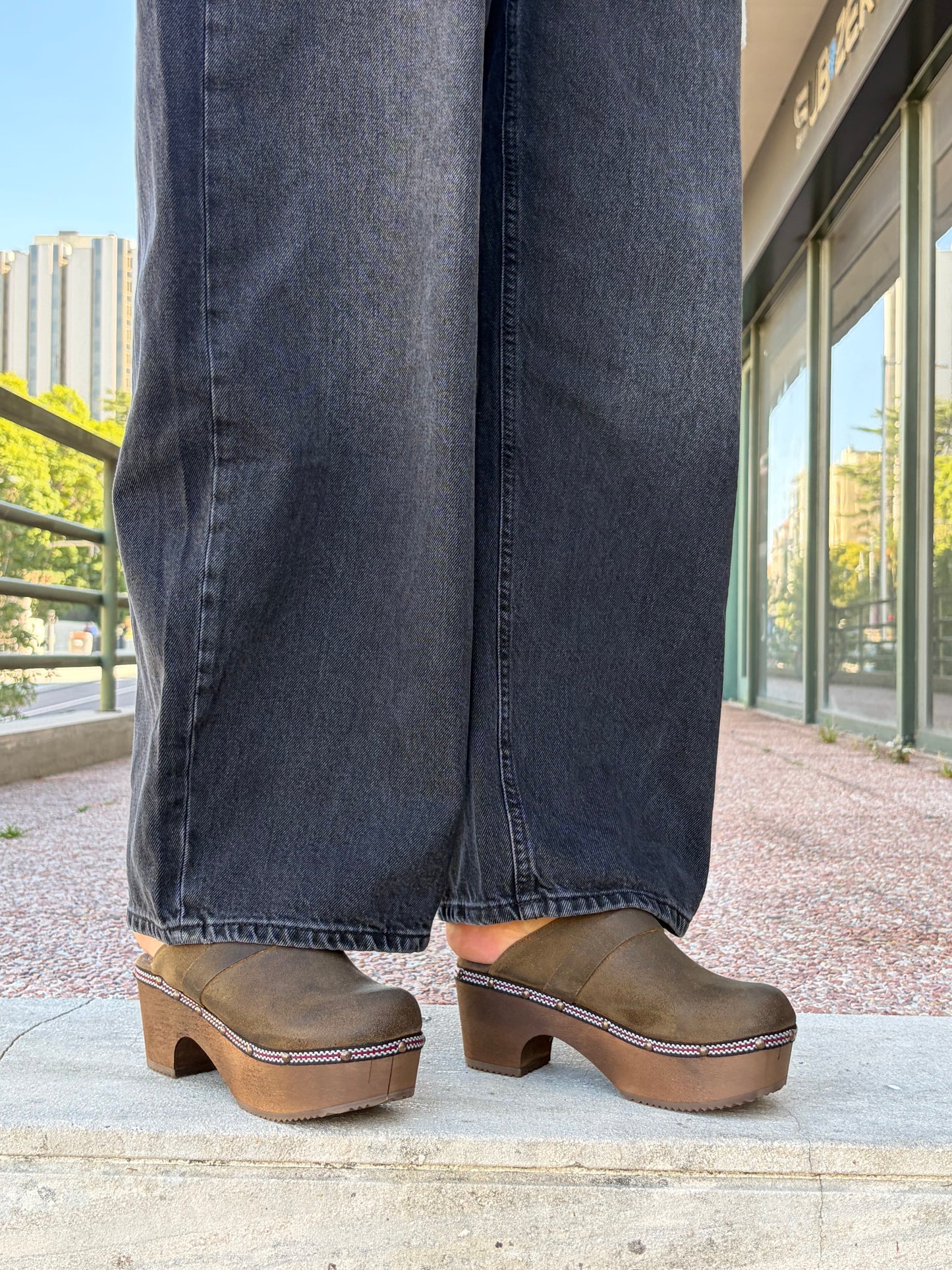 Lederclogs mit Holzabsatz