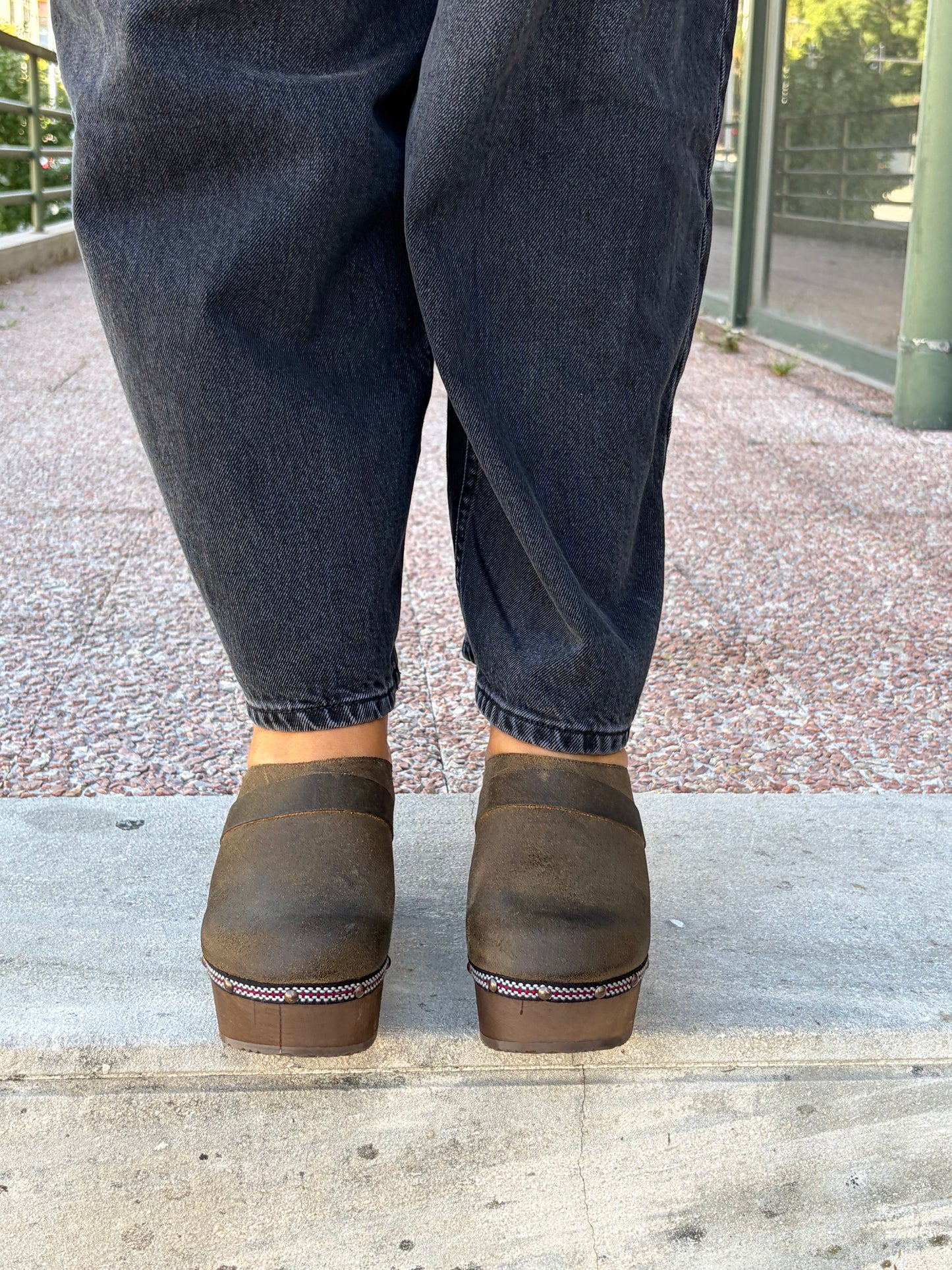 Lederclogs mit Holzabsatz
