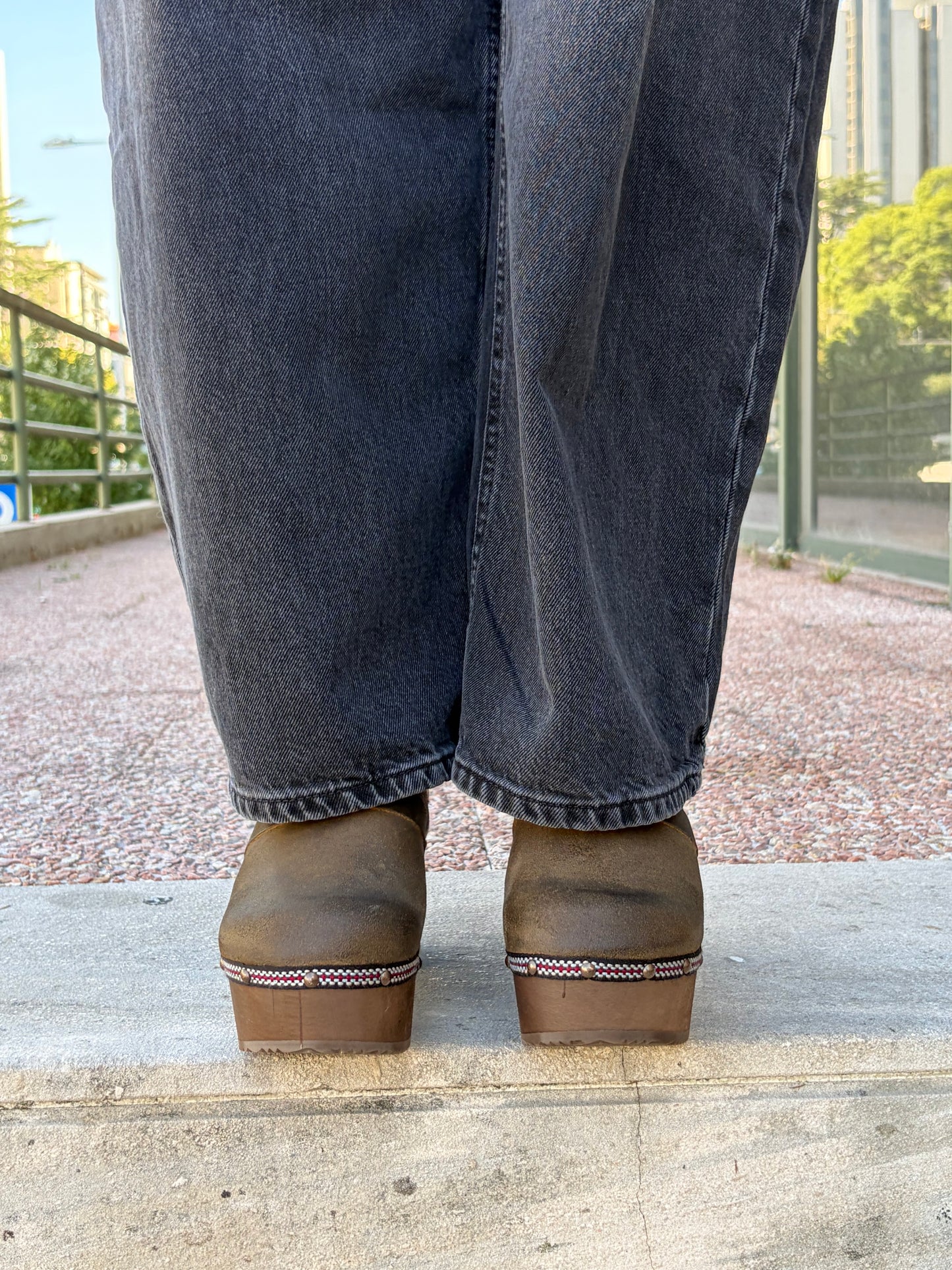 Lederclogs mit Holzabsatz