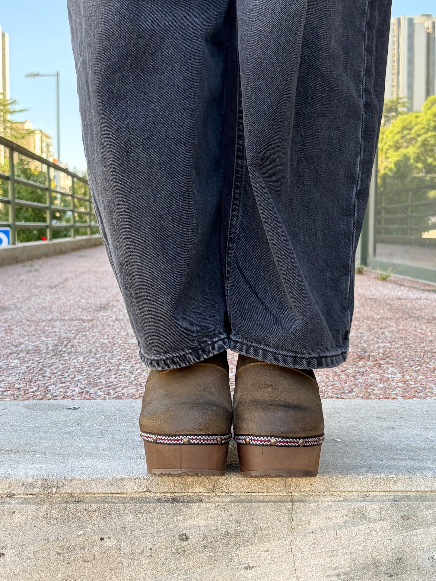 Lederclogs mit Holzabsatz