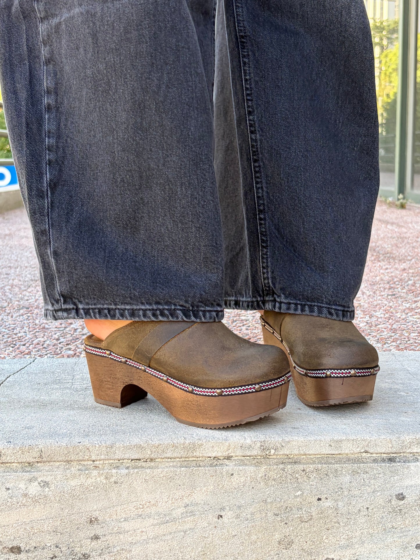 Lederclogs mit Holzabsatz