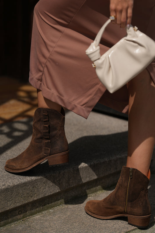 Leather boot with ruffle