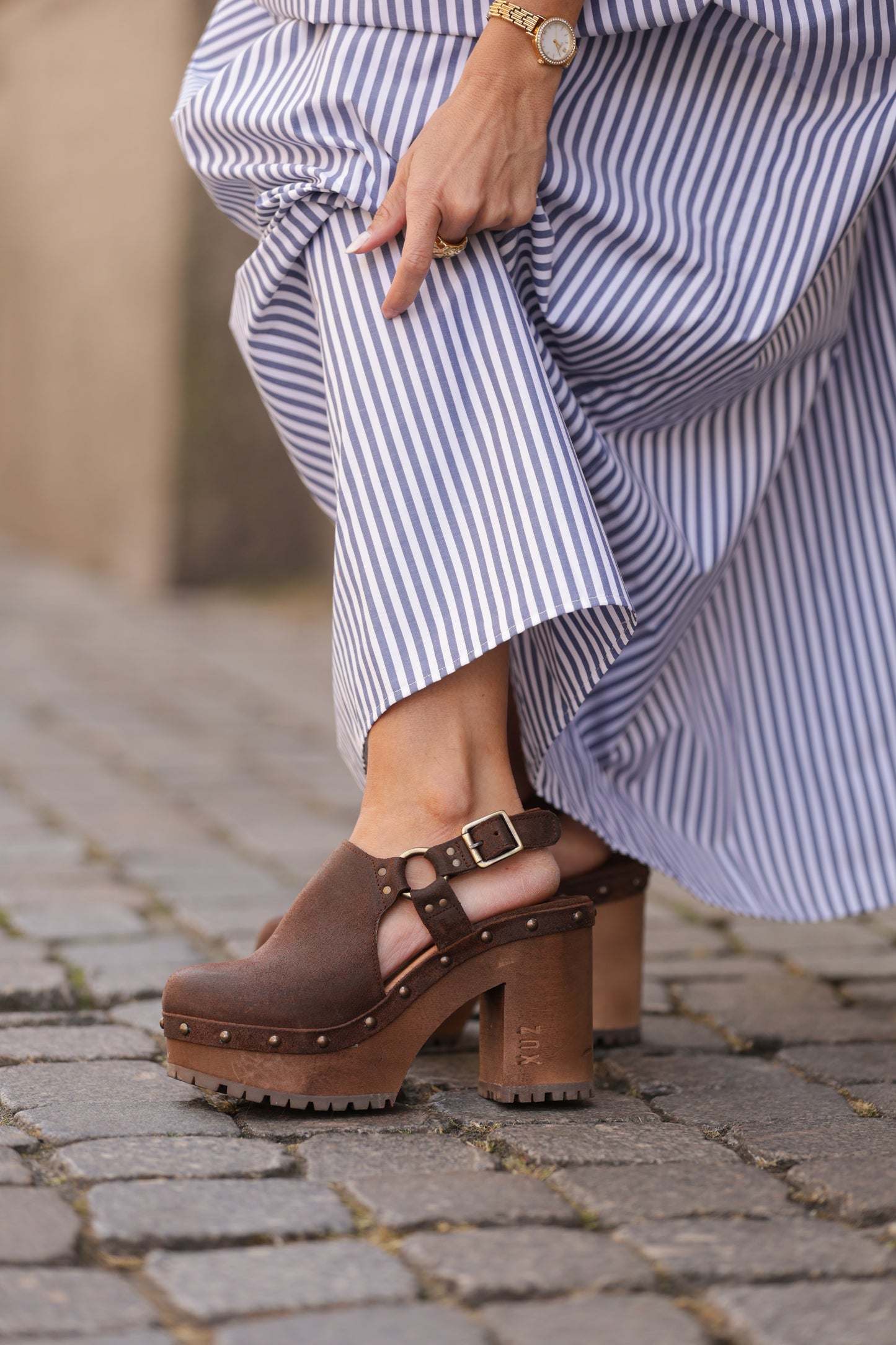 Sandalia con tacón de madera