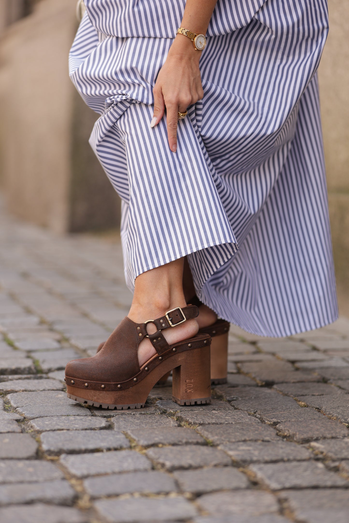 Sandalia con tacón de madera