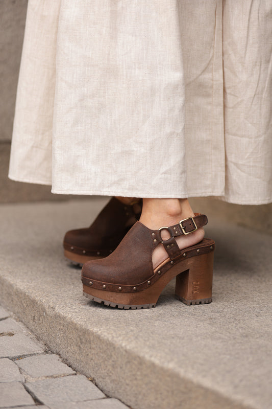 Sandalia con tacón de madera
