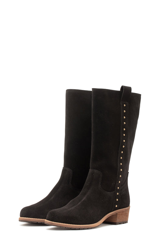 High boots with golden applications