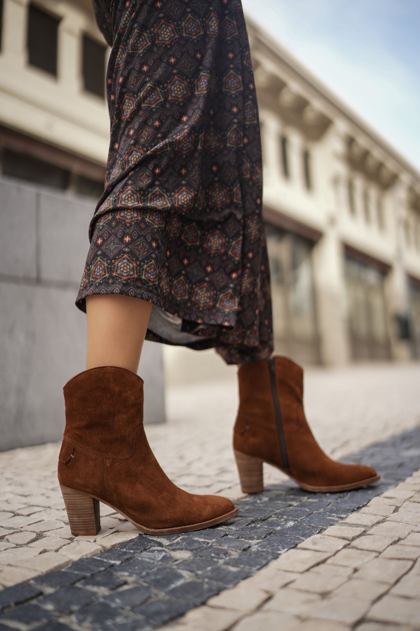 Leather boot with medium heel