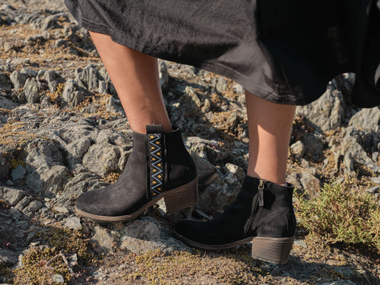 Embroidered ribbon boot