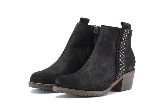 Embroidered ribbon boot