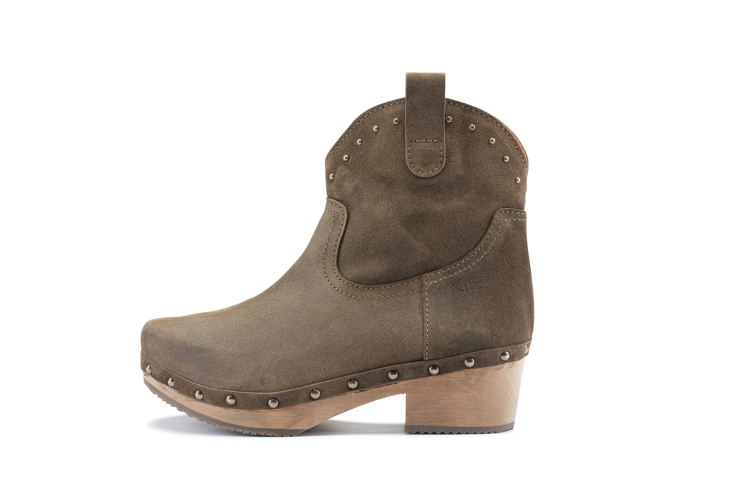 Boot with wooden heel