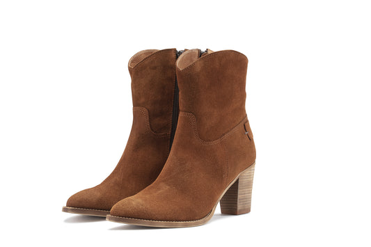 Leather boot with medium heel