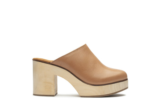 Soca com tacão de madeira