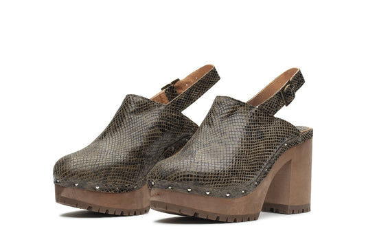 Soca com tacão de madeira